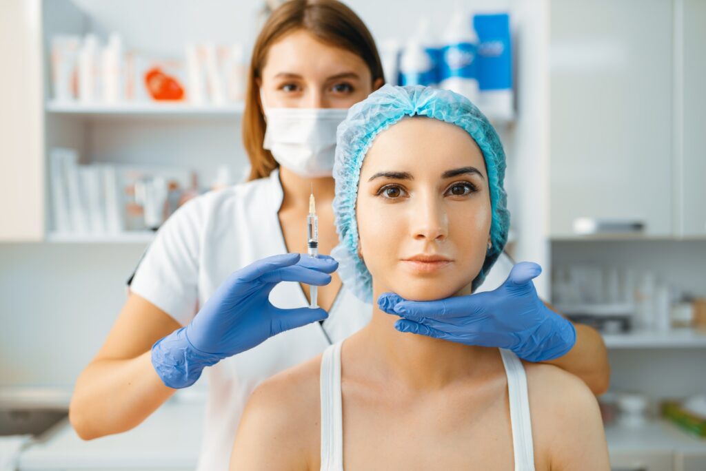 mujer doctora tratamiento facial clínica de medicina estética taccone las condes santiago chile