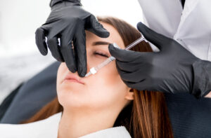 tratamiento relleno de labios con acido hialuronico clinica estetica taccone santiago chile rostro mujer tratamiento inyección