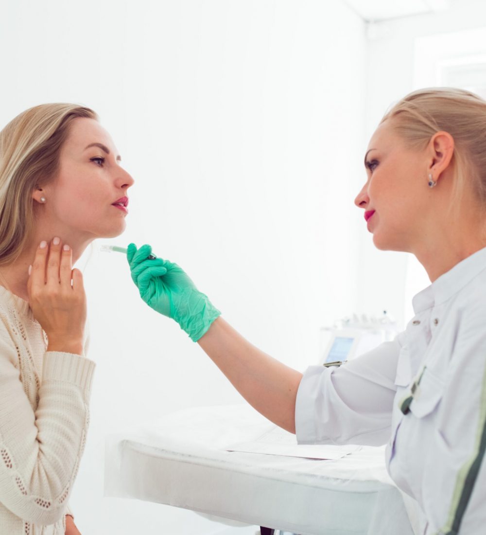 clinica medico mujer paciente tratamiento rostro cara facial clínica de medicina estética taccone las condes santiago chile